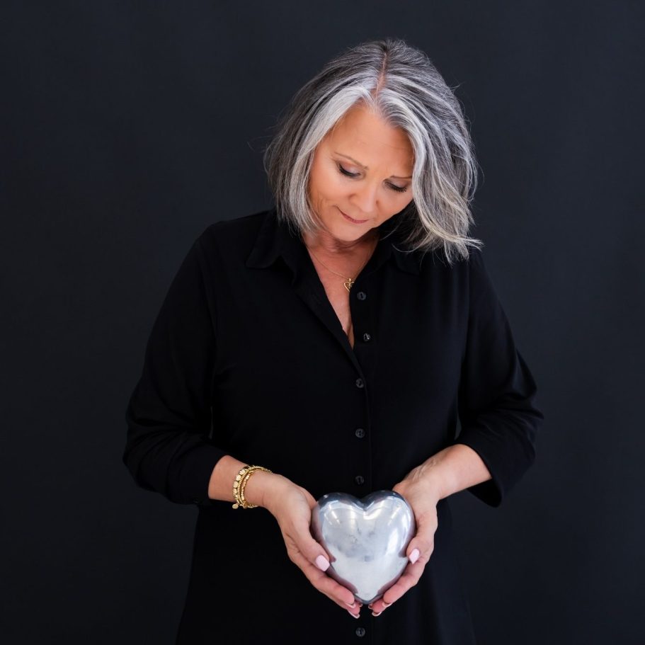 Symbool van Solid Balance – heling, balans en herstel Bladgouden zon en maan – symbool voor heling, balans en herstel bij trauma en rouw