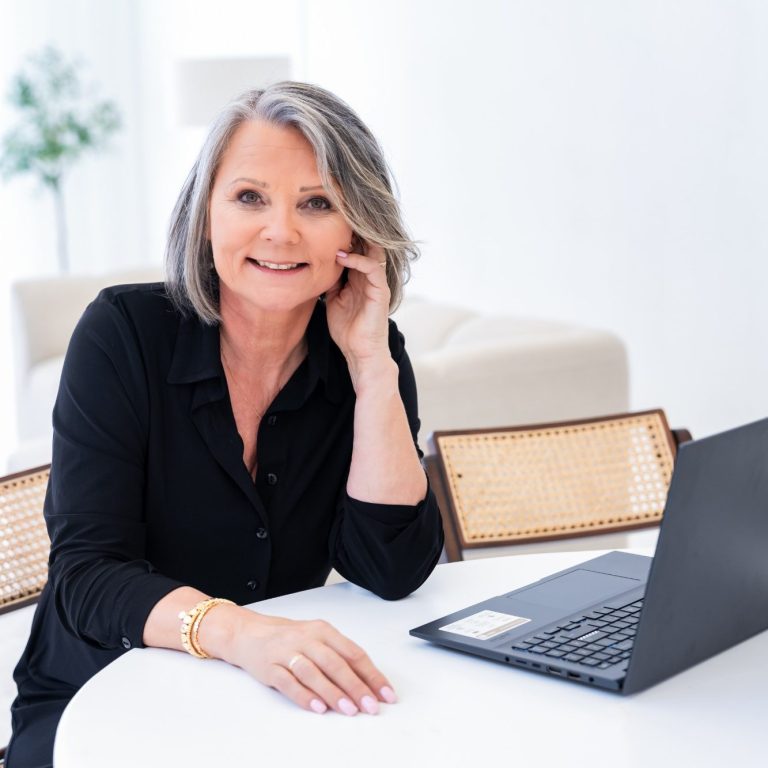 Marjolein, traumatherapeut bij Solid Balance – EMDR, lichaamsgerichte therapie (BRTT & TRB) en coaching op maat